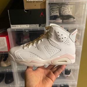 Wmns Air Jordan 6 Gold Hoops